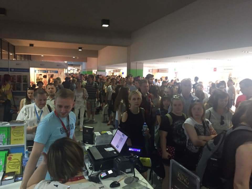 Warsaw book fair queue